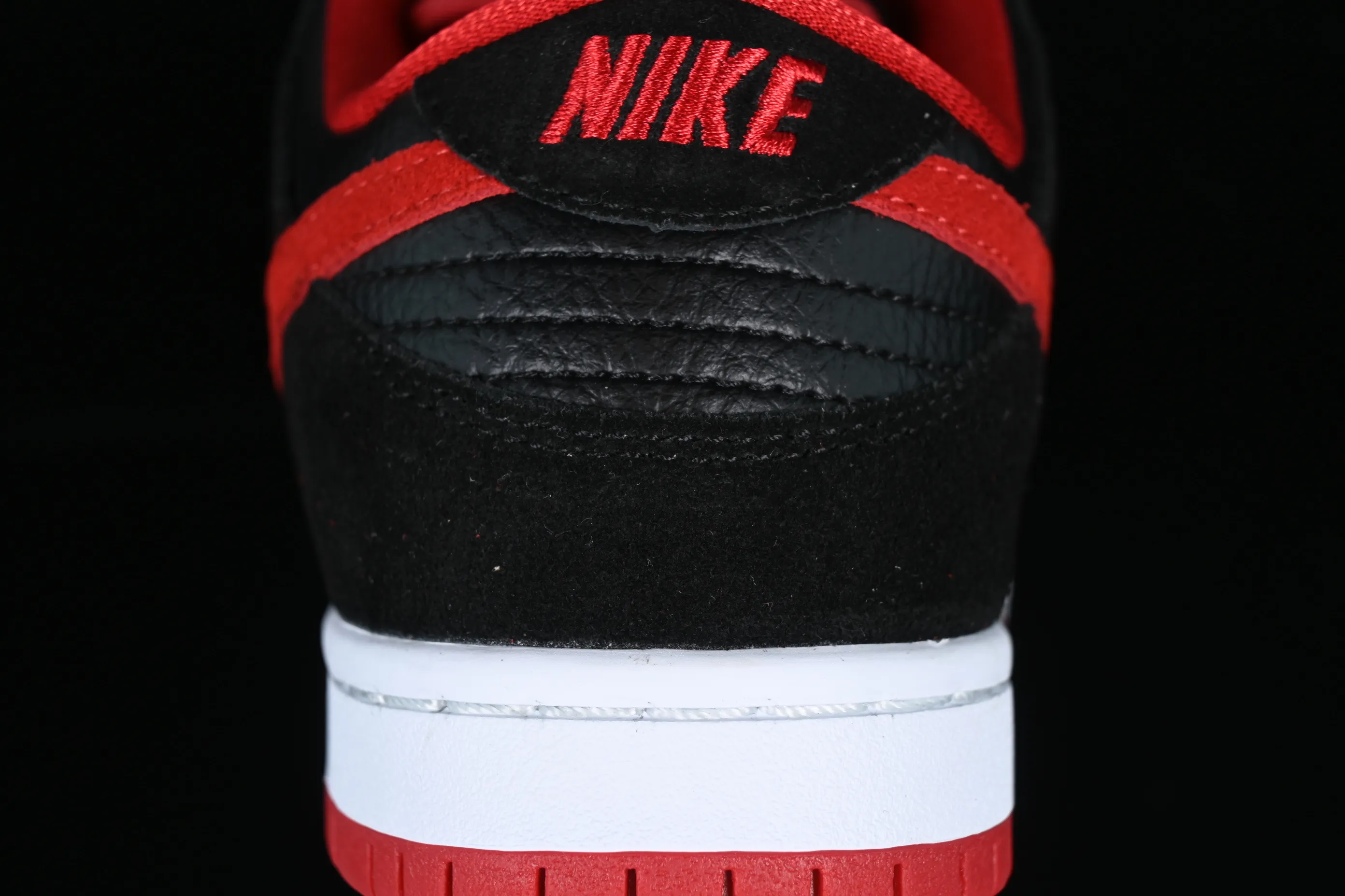 All categories Nk SB Dunk series Nk SB Dunk Low low-top sneakers Nk SB Dunk Low Pro black and red SB smashed backboard fashion casual sneakers 304292-039